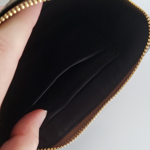 COACH • Corner Zip Wristlet Signature - Picture 6 of 7